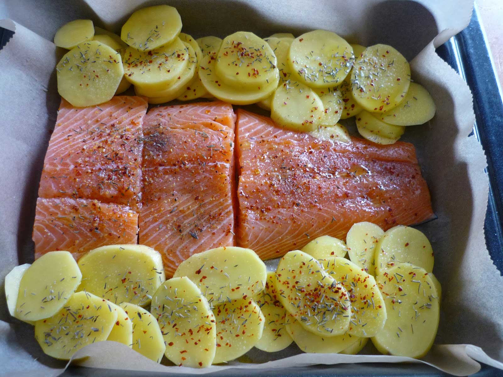 Lachs mit Gemüse im Ofen - Sebzeli Somon Balığı