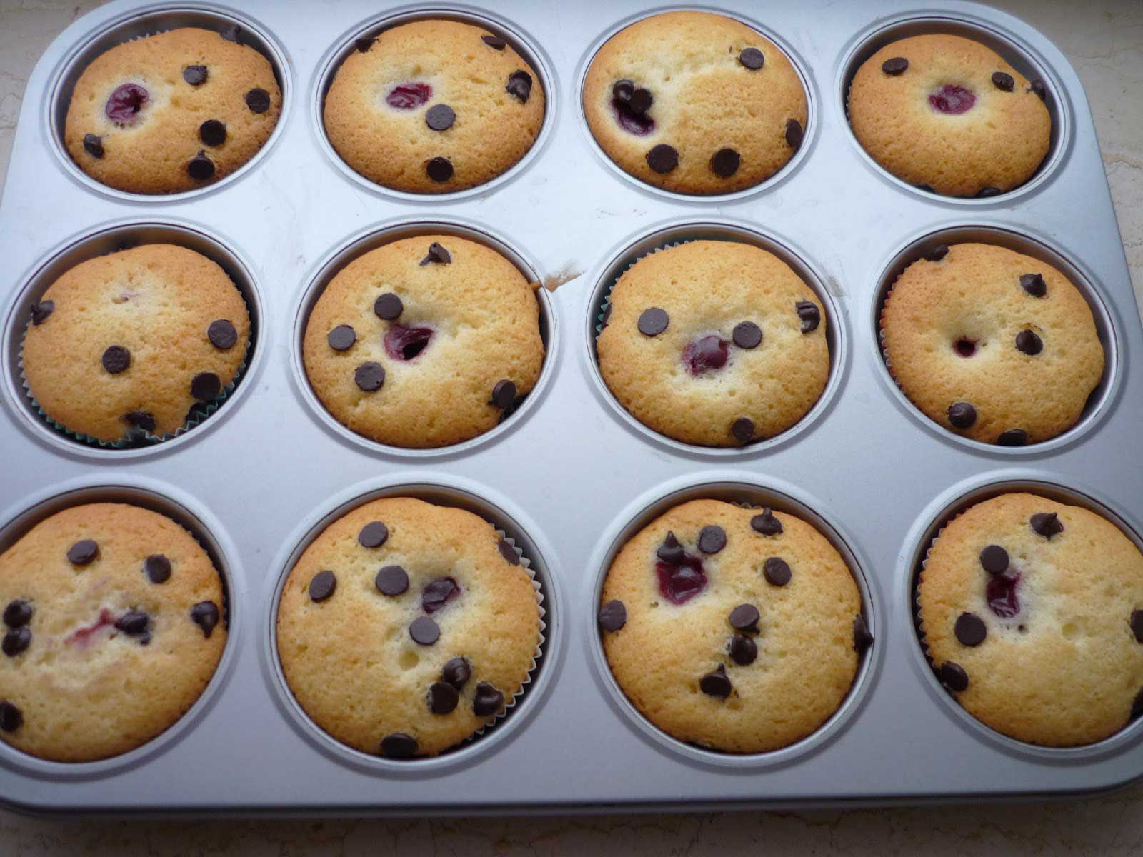 Muffins mit Sauerkirschen und Schokotropfen - Visneli Çikolatalı Top Kek