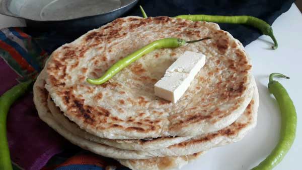 Türkisches Brot aus der Pfanne - Tavada Tereyağlı Katmer