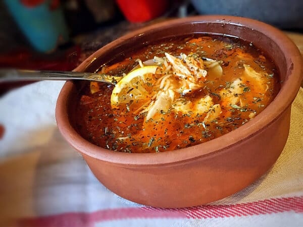 Hühnersuppe aus Hühnerbrühe - Tavuk Suyu Çorbası