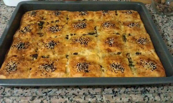 Hausgemachte Börek mit Spinat - Ispanaklı Ev Böreği