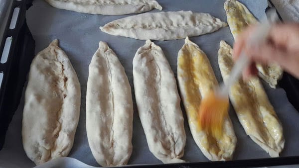 Hausgemachte Fladen mit Hackfleisch - Kıymalı Ev Pidesi