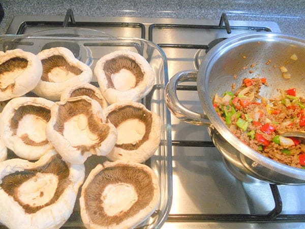 Gefüllte Champignons mit Hackfleisch - Kıymalı Mantar Dolması