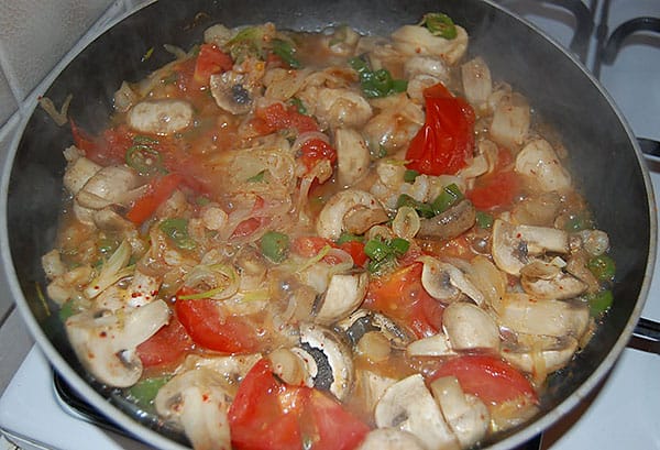 Garnelen mit Champignons - Güveçte Mantarlı Karides