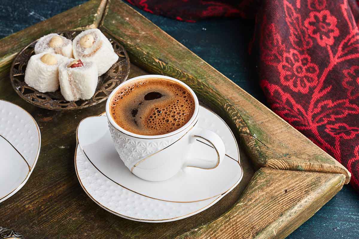 Türk Kahvesi: Wie man den besten türkischen Kaffee zu Hause zubereitet