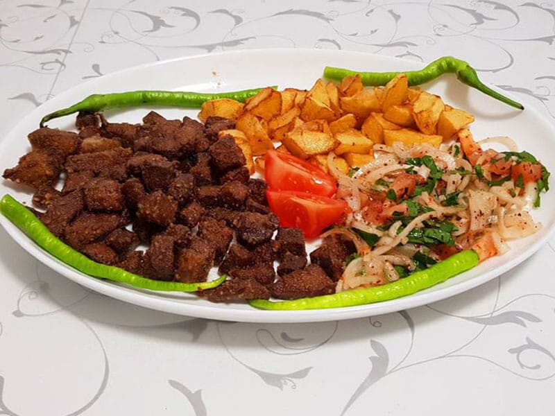 Albanisches Leber Rezept mit Zwiebelsalat