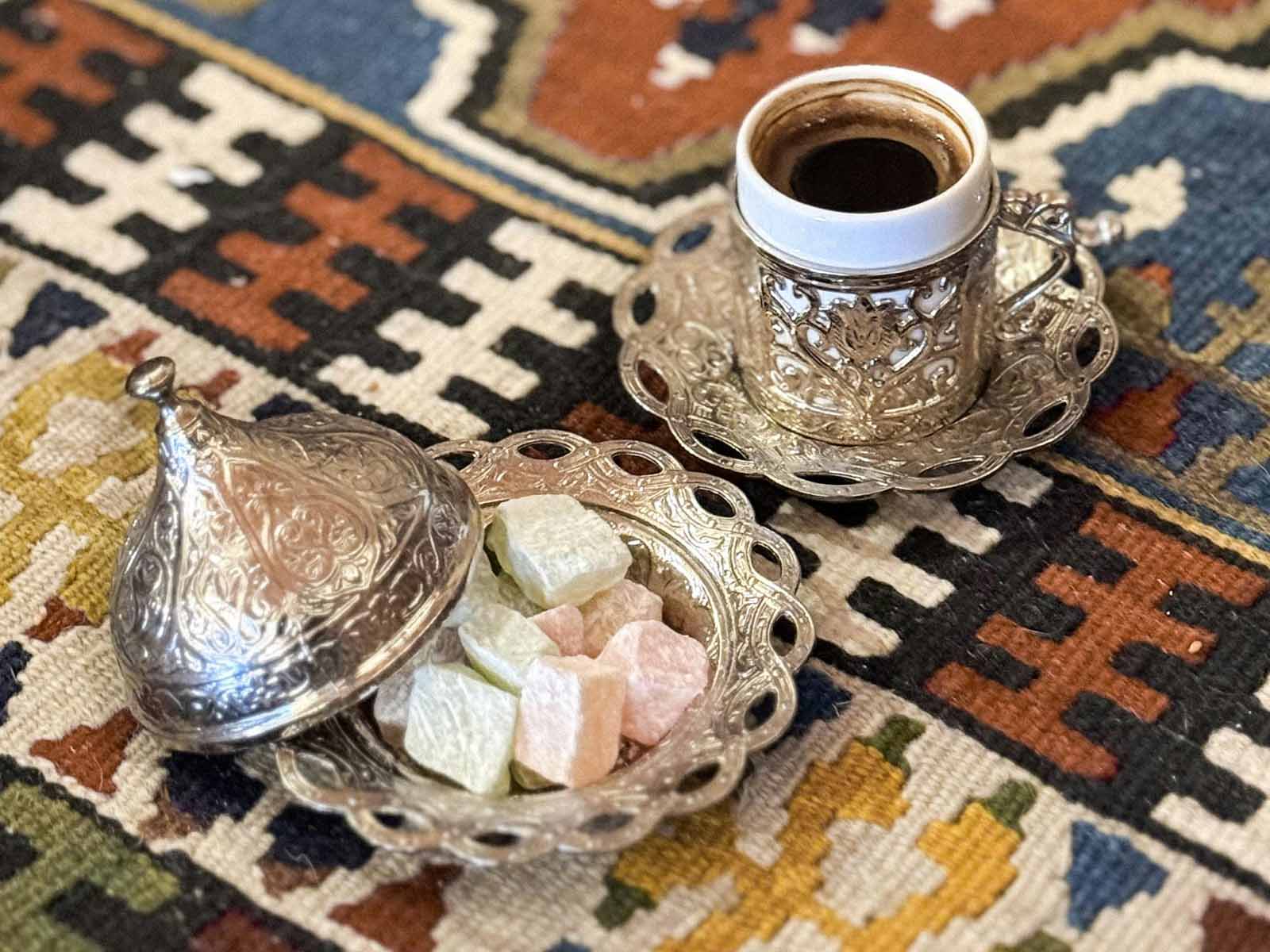 turkische lokum turkish delight mit kaffe